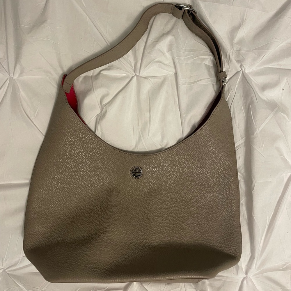 Tory Burch shoulder bag. 
Fuchsia pink interior.